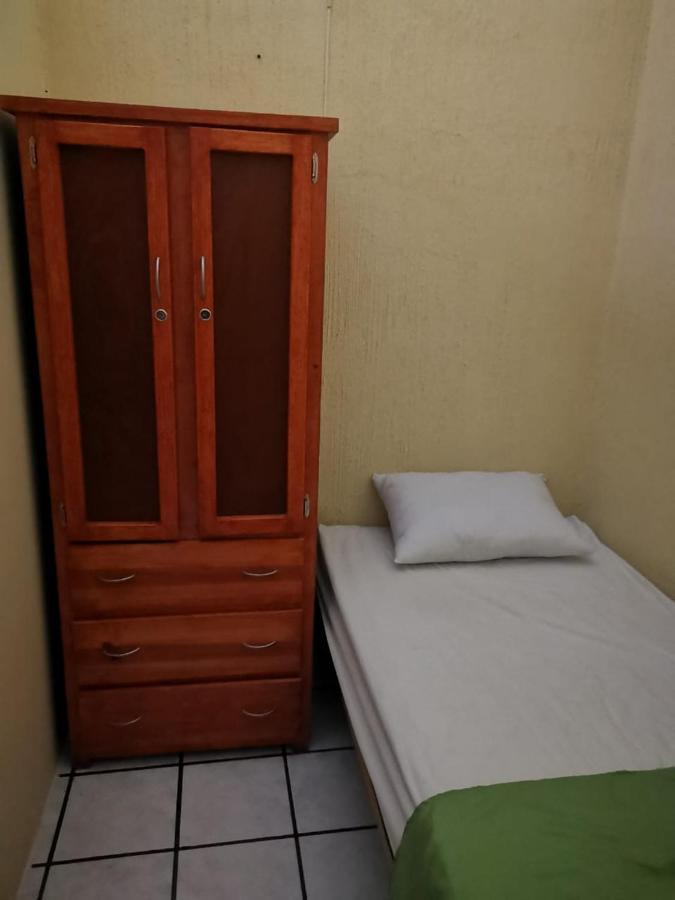 Hostal Guadalajara Exterior foto
